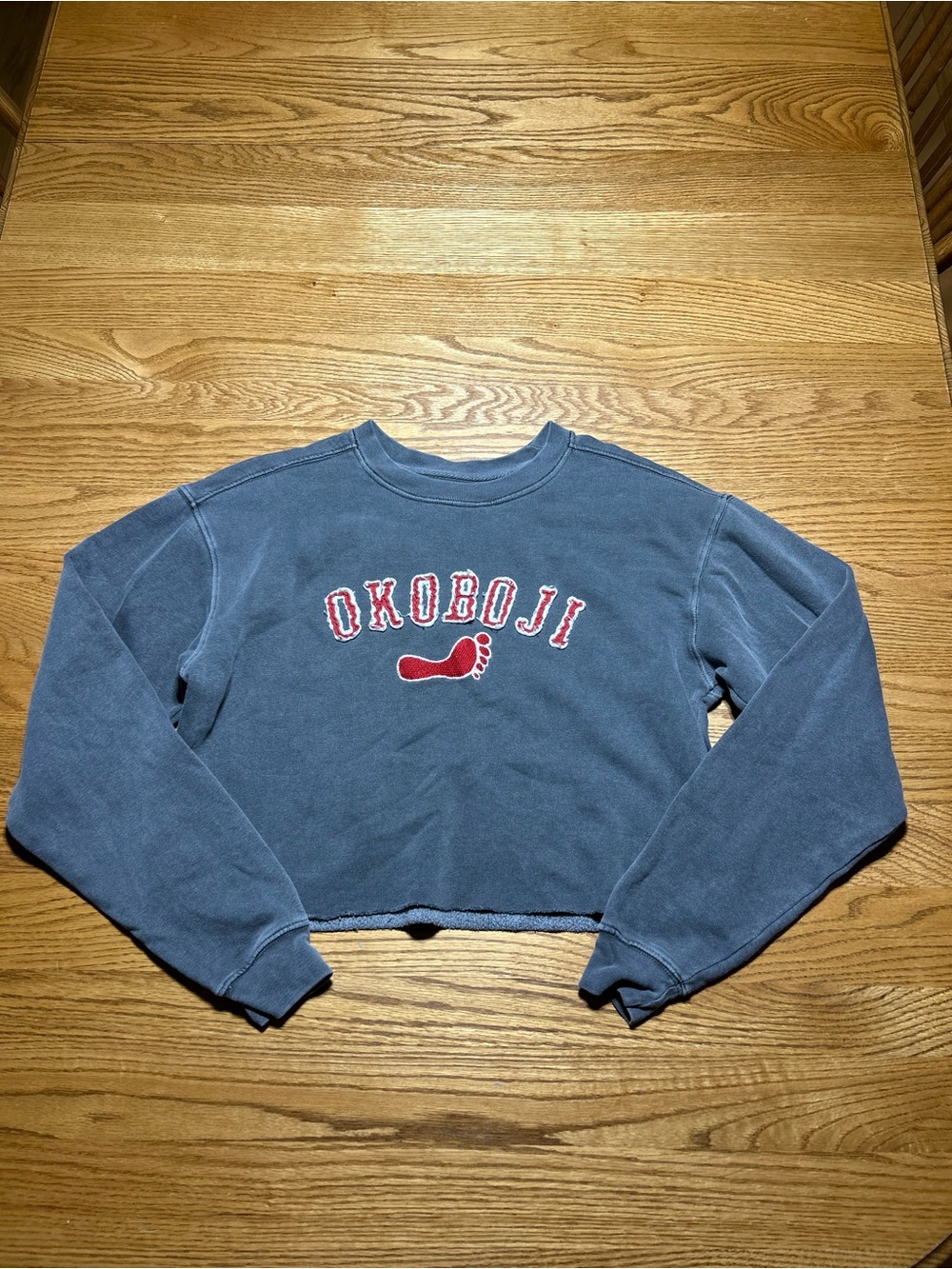 Women’s Blue 84 Grey Cropped Crewneck with Red Okoboji Barefoot Logo Size Small